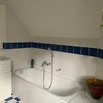 Sonniges Dachzimmer Rum i privatbostad