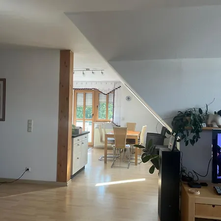Homestay Sonniges Dachzimmer