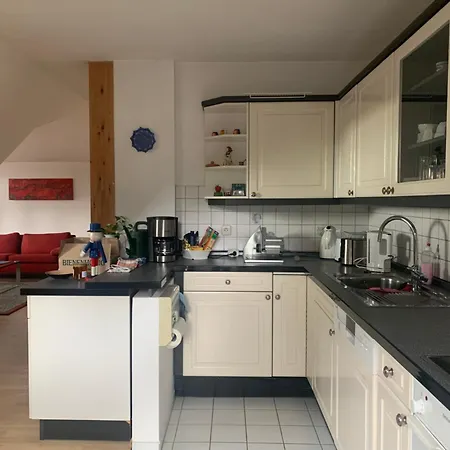 Sonniges Dachzimmer Homestay