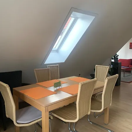 Ubytování v soukromí Sonniges Dachzimmer *