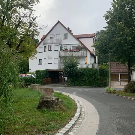 Sonniges Dachzimmer Homestay